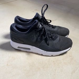 Men’s Nike Airmax sneakers